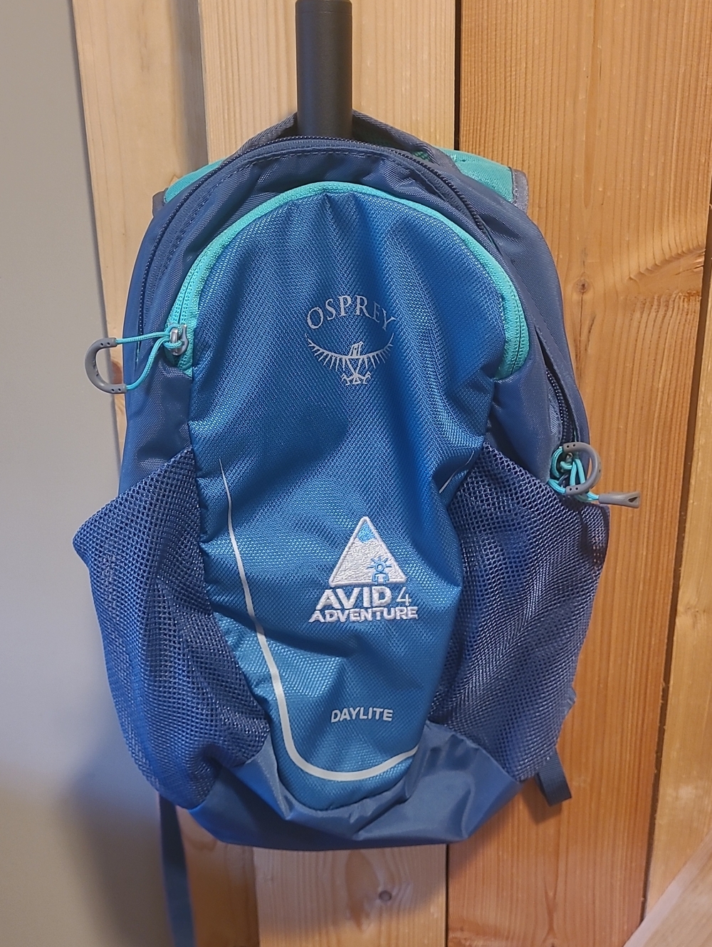 Osprey Daylite Jr Blue Backpack – Has Embroidery On It